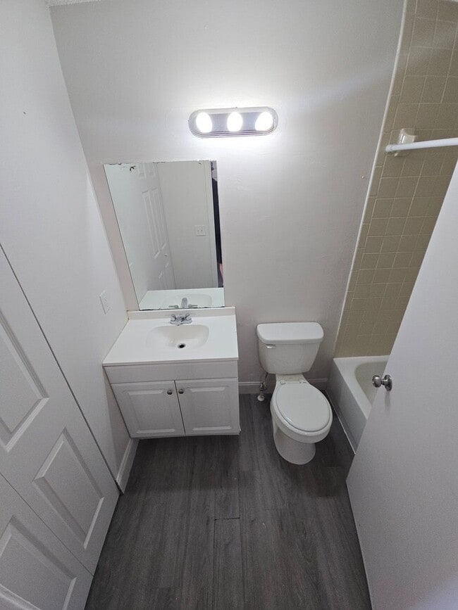 Building Photo - 2-Bedroom, 2-Bathroom Condo in Land O' Lakes