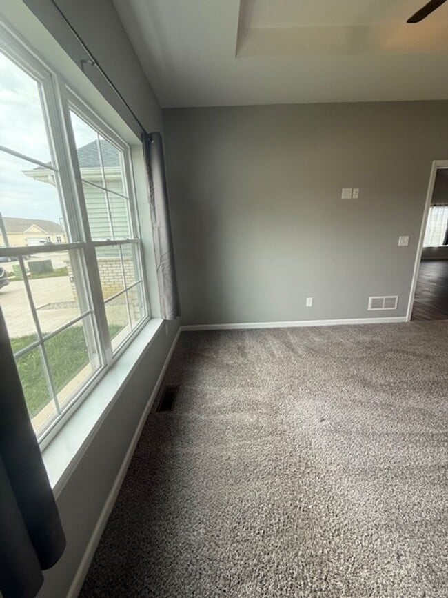 Building Photo - Charming 3-bedroom/2-bathroom single famil...
