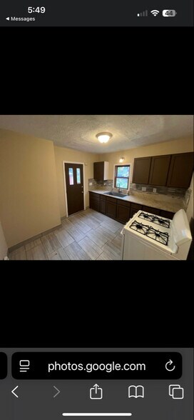 Building Photo - 5073 Greenhurst Dr