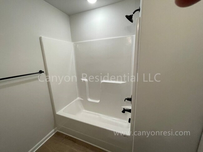 Building Photo - 114 Wilcot Rd