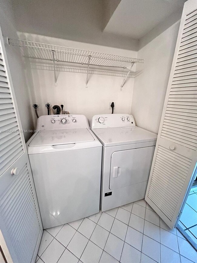 Building Photo - 9900 NW 43rd Terrace