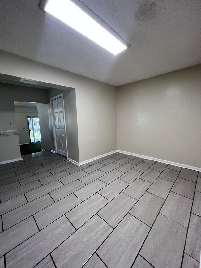 Building Photo - 5551 Dakota Dr