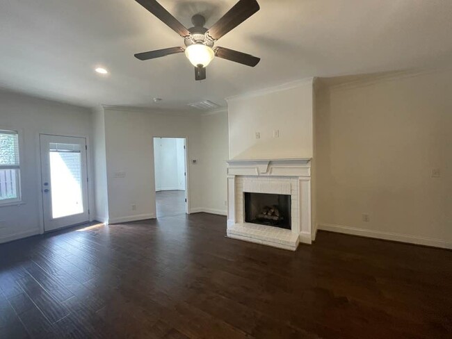 Building Photo - 4005 Lenox Rd