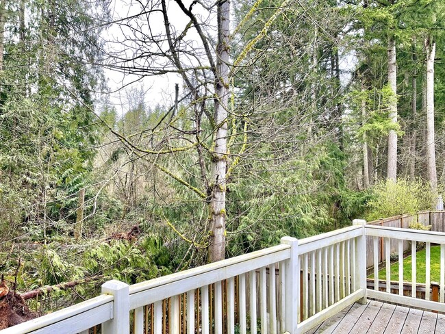 Building Photo - Spacious Home in Prime Sammamish Location