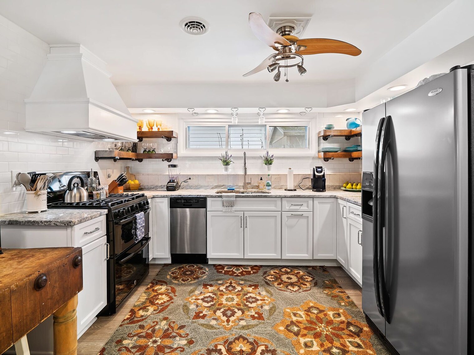Building Photo - 6209 Oakwood Beach Dr