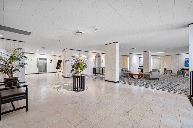 Building Photo - 2295 S Ocean Blvd