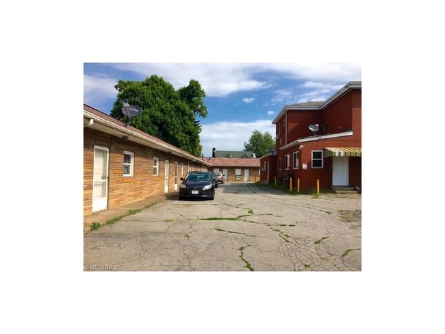 Building Photo - Washington Trail Apartments