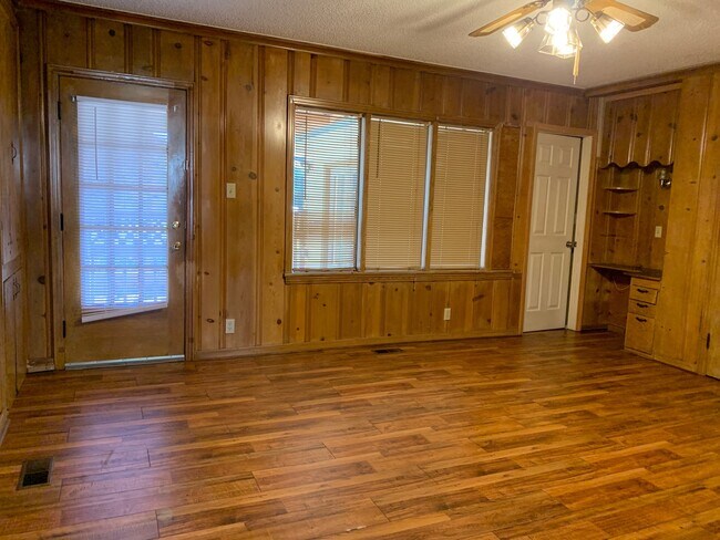 Building Photo - 3420 N 55th St