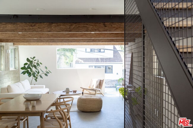 Building Photo - 8870 Wonderland Ave