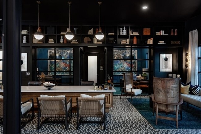 Building Photo - 2403 Mall Dr