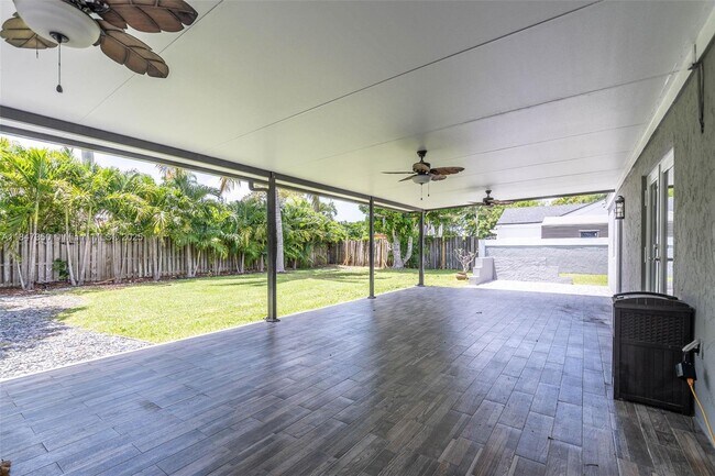 Building Photo - 15250 SW 154th Ave