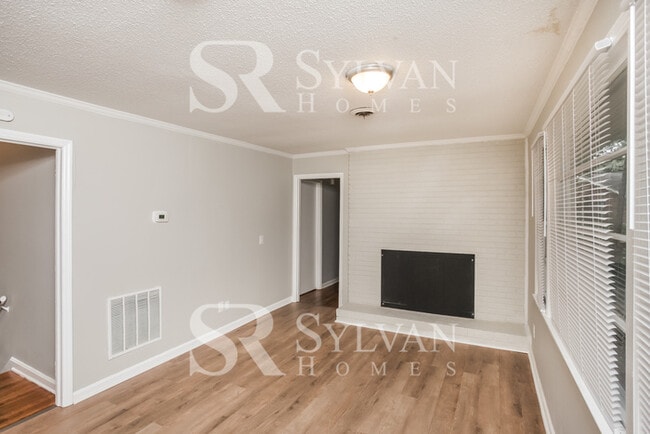 Building Photo - Prepare to be impressed by this 4 bedroom,...