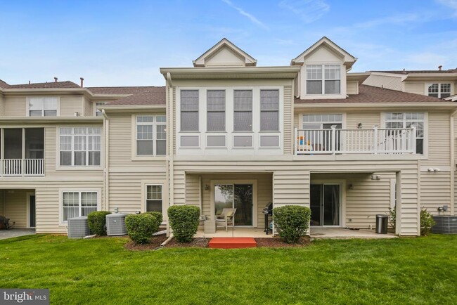 Building Photo - 2229 Merion Pond