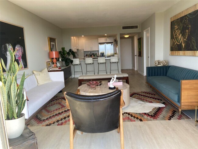 Building Photo - 780 NE 69th St