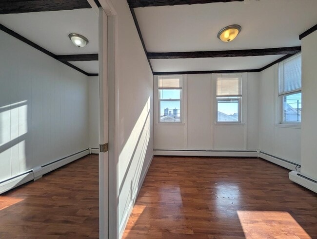 Building Photo - 148 South St