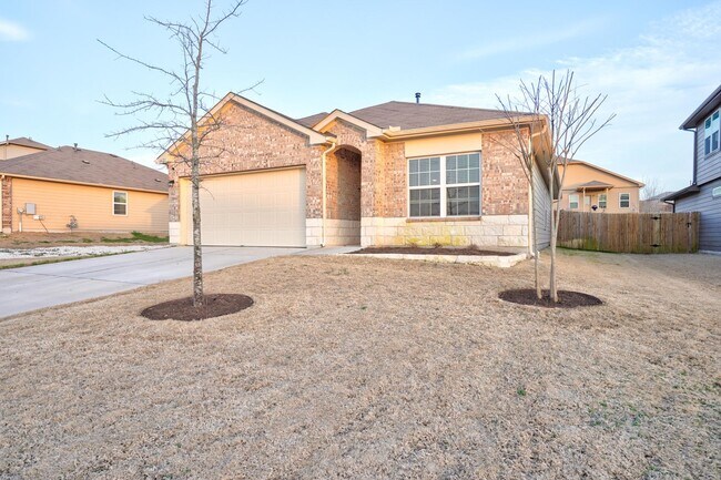 Building Photo - Warm & Spacious 3 Bed, 2 Bath Home with Fenced Backyard