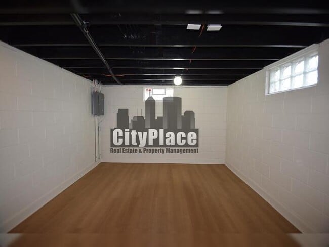 Building Photo - 3750 Hillside Ave