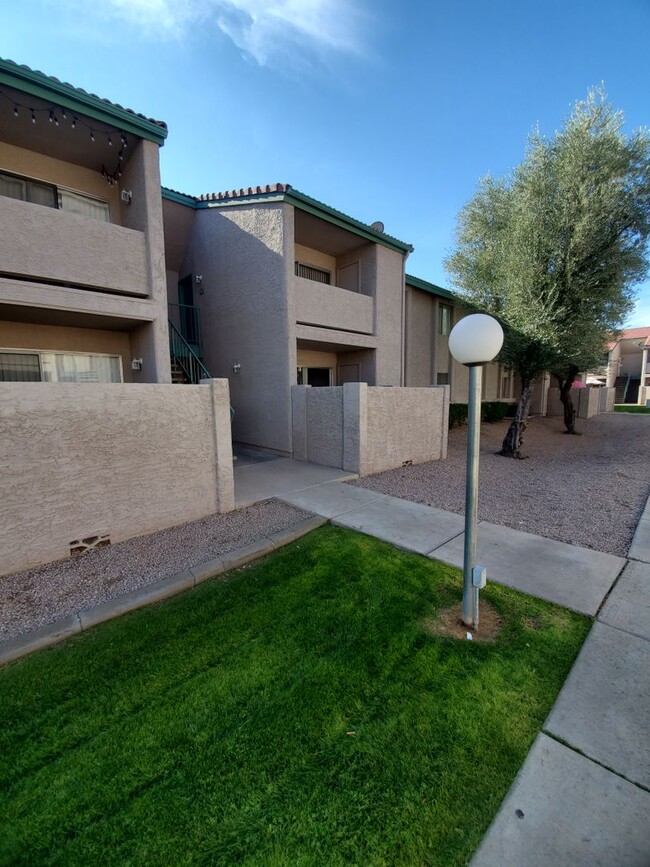 Building Photo - Ground level 2 bed/2 bath condo- Guadalupe & Country Club