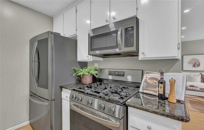 Building Photo - 3907 La Crescenta Ave