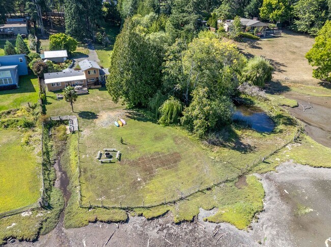 Building Photo - SHORT TERM LEASES! 1-6 months - 3-Bedroom ...