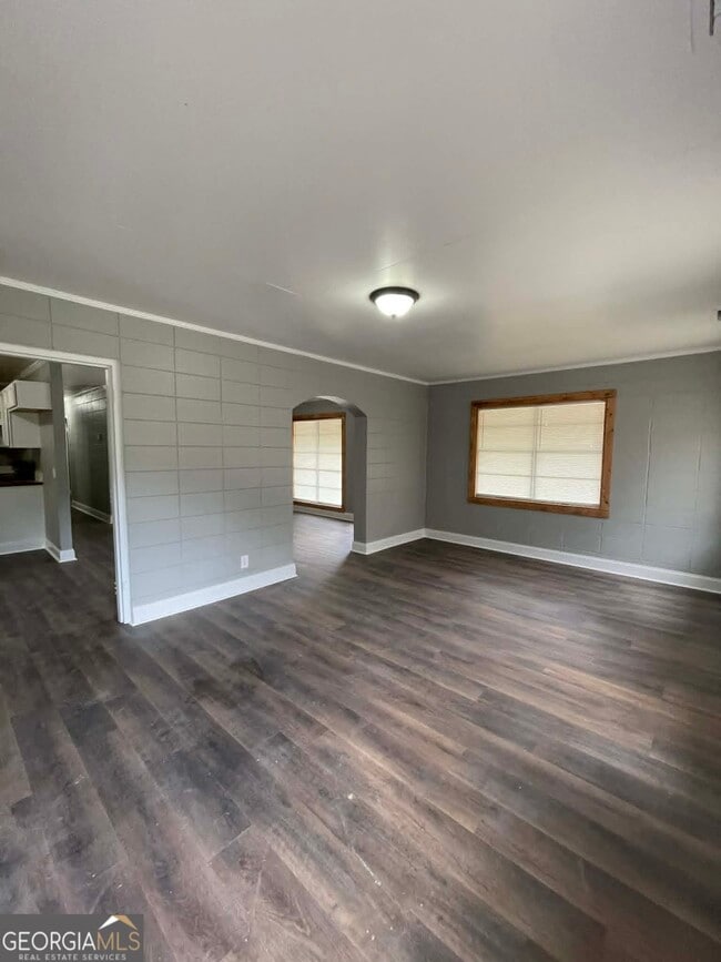 Building Photo - 113 Lakeview Dr