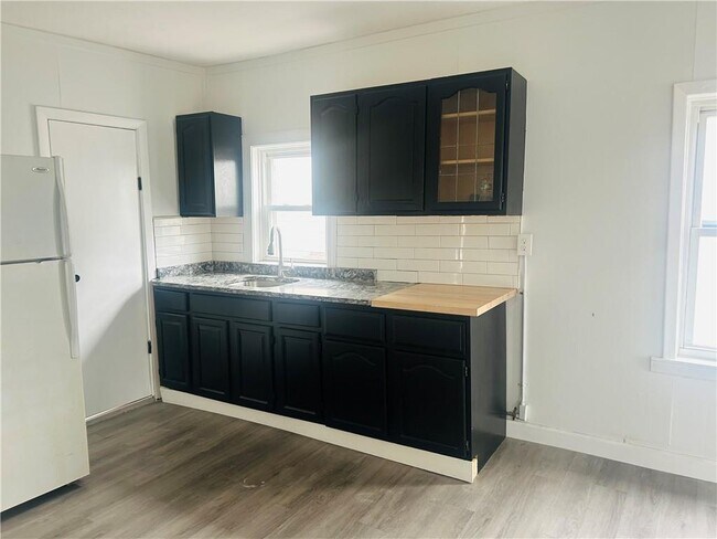 Building Photo - 17 What Cheer Ave