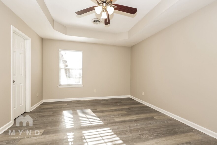 Building Photo - 2423 Lismore Dr