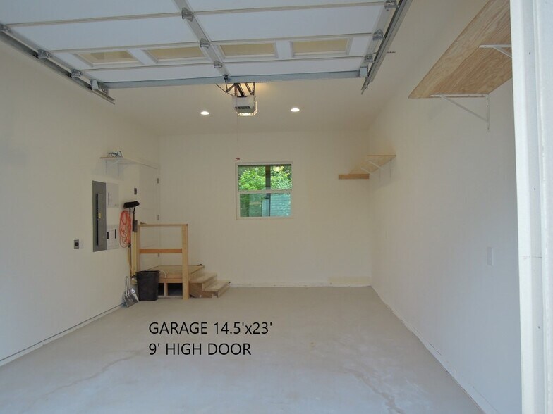 large garage - 321 3rd Pl NW