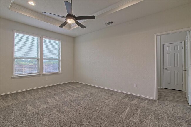 Building Photo - 601 Hummingbird Ln