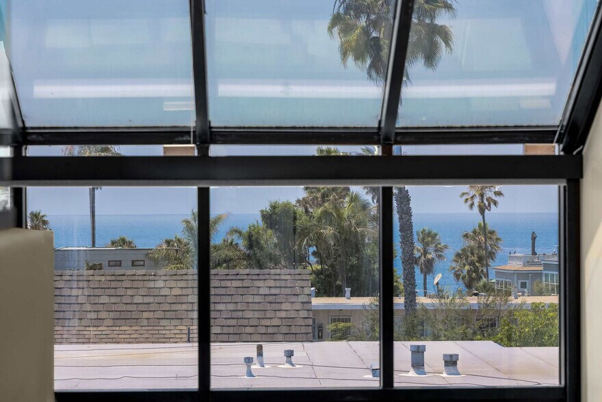 Building Photo - 357 Playa Del Sur St