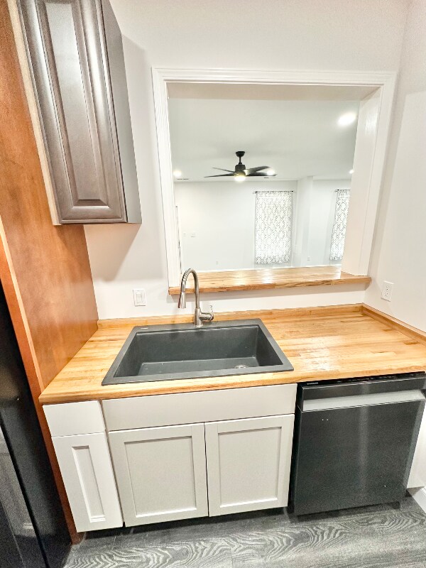 Building Photo - 10390 Ivy Hollow Dr