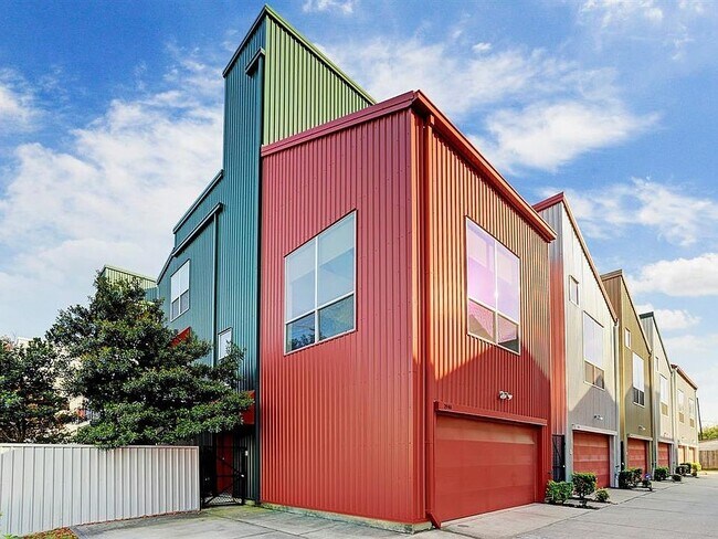 Building Photo - 3010 Commerce St