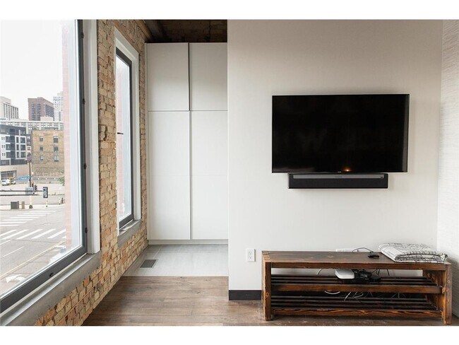 Building Photo - 211 N Washington Ave