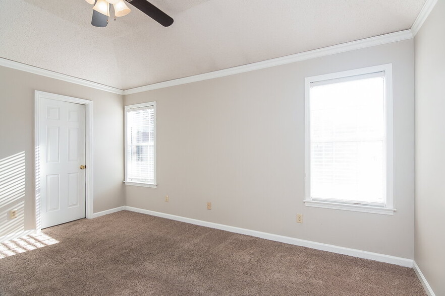 Building Photo - 2214 Lake Hill Ct