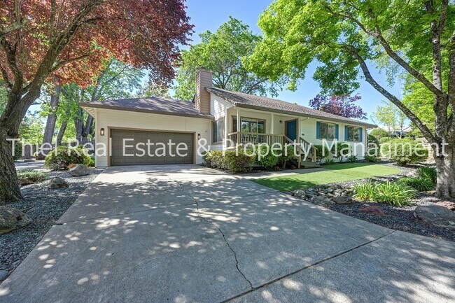 Building Photo - 2277 Knollwood Dr