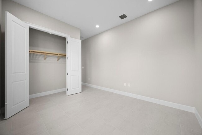 Building Photo - 5741 Beechnut Dr