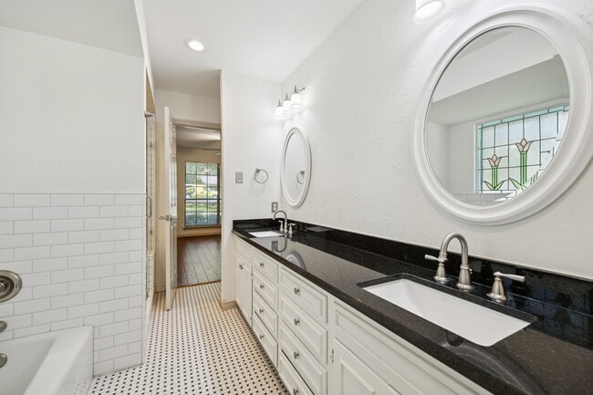 Building Photo - 2200 Shadow Creek Ct