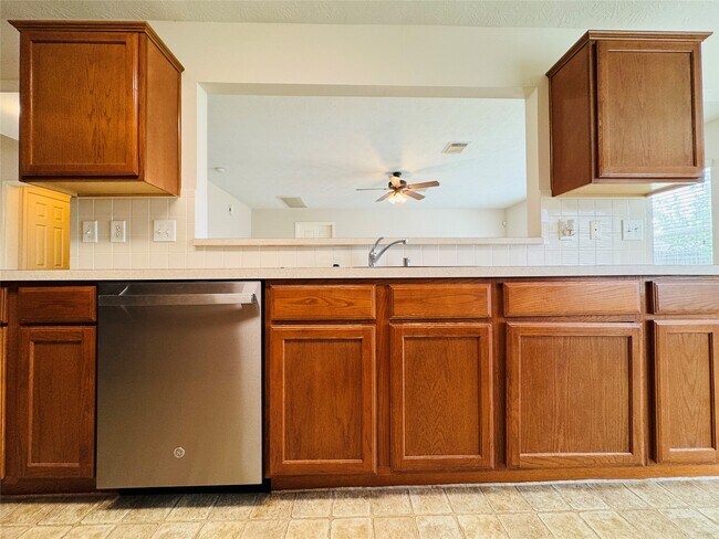 Building Photo - 8003 Beech Park Ln