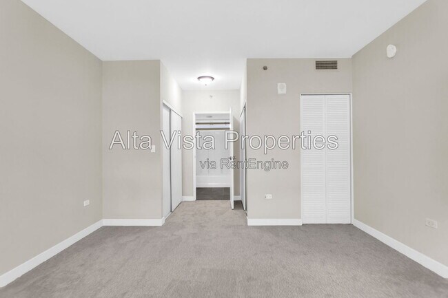 Building Photo - 425 W Beech St