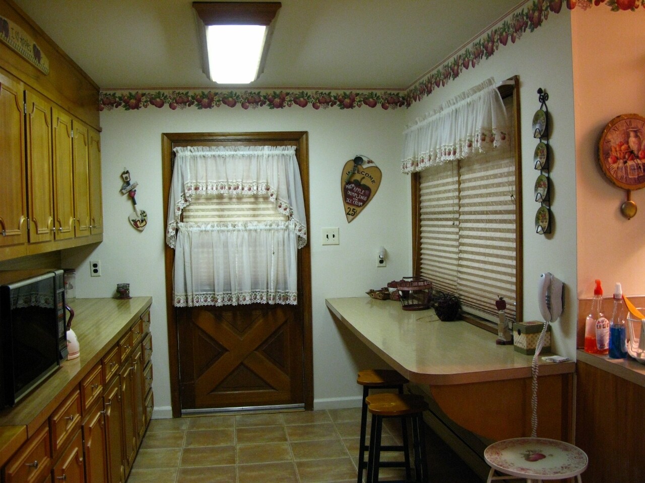 Building Photo - 392 Hallowood Dr