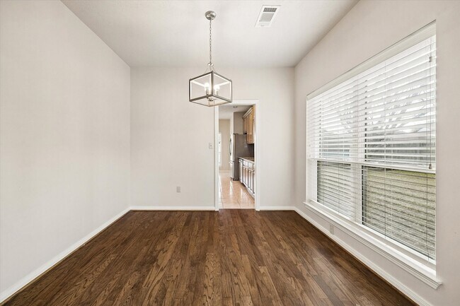 Building Photo - 806 Charles Pl