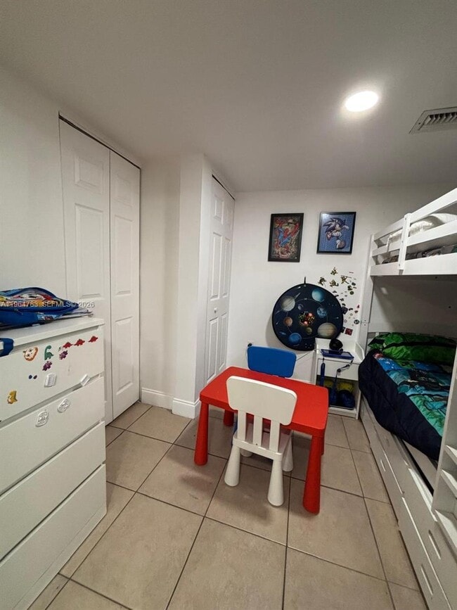 Building Photo - 9365 Fontainebleau Blvd