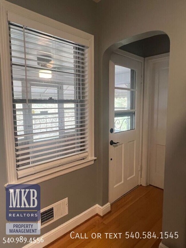 Building Photo - 6099 Franklin Rd