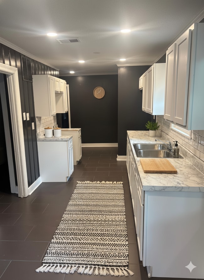 Building Photo - 1085 S Greer St