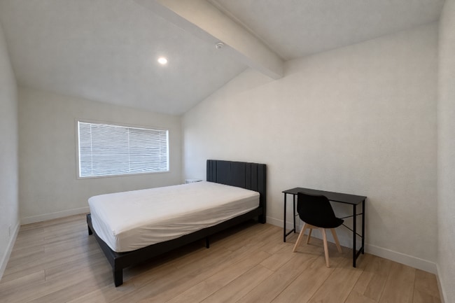 Building Photo - 1595 Palma Vista Ave