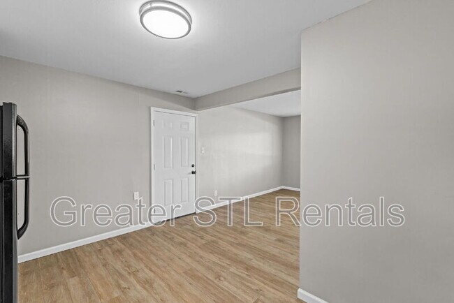 Building Photo - 1412 E Pitman Ave