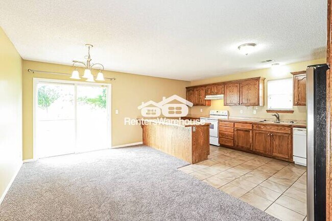 Building Photo - 3 Bedroom / 2 Bathroom Ranch Home in Raymore!
