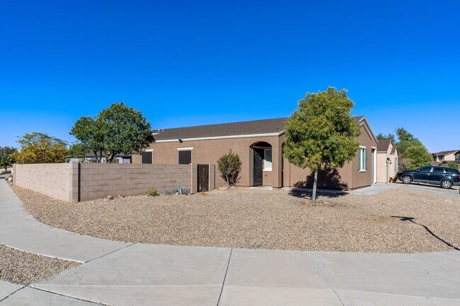 Building Photo - 7060 S Red Maids Dr