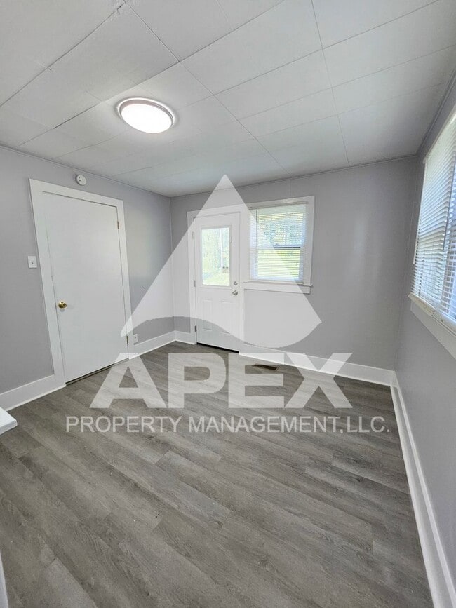 Building Photo - Charming 3 Bd 1- Ba Single Family Home in ...