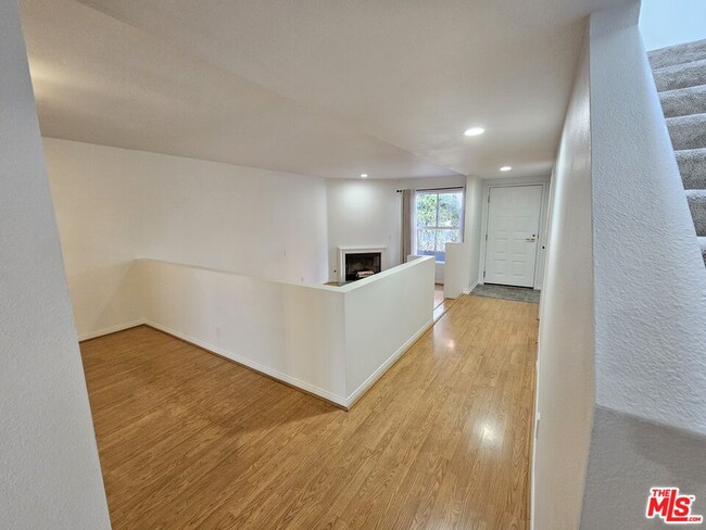 Building Photo - 1957 N Bronson Ave